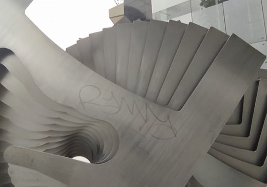 Escultura Movimiento a Tres Tiempos, registro 03 de 6