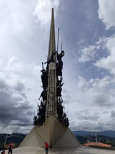 Monumento a los Lanceros, registro 01 de 6