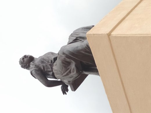 Monumento a La Pola, registro 03 de 6